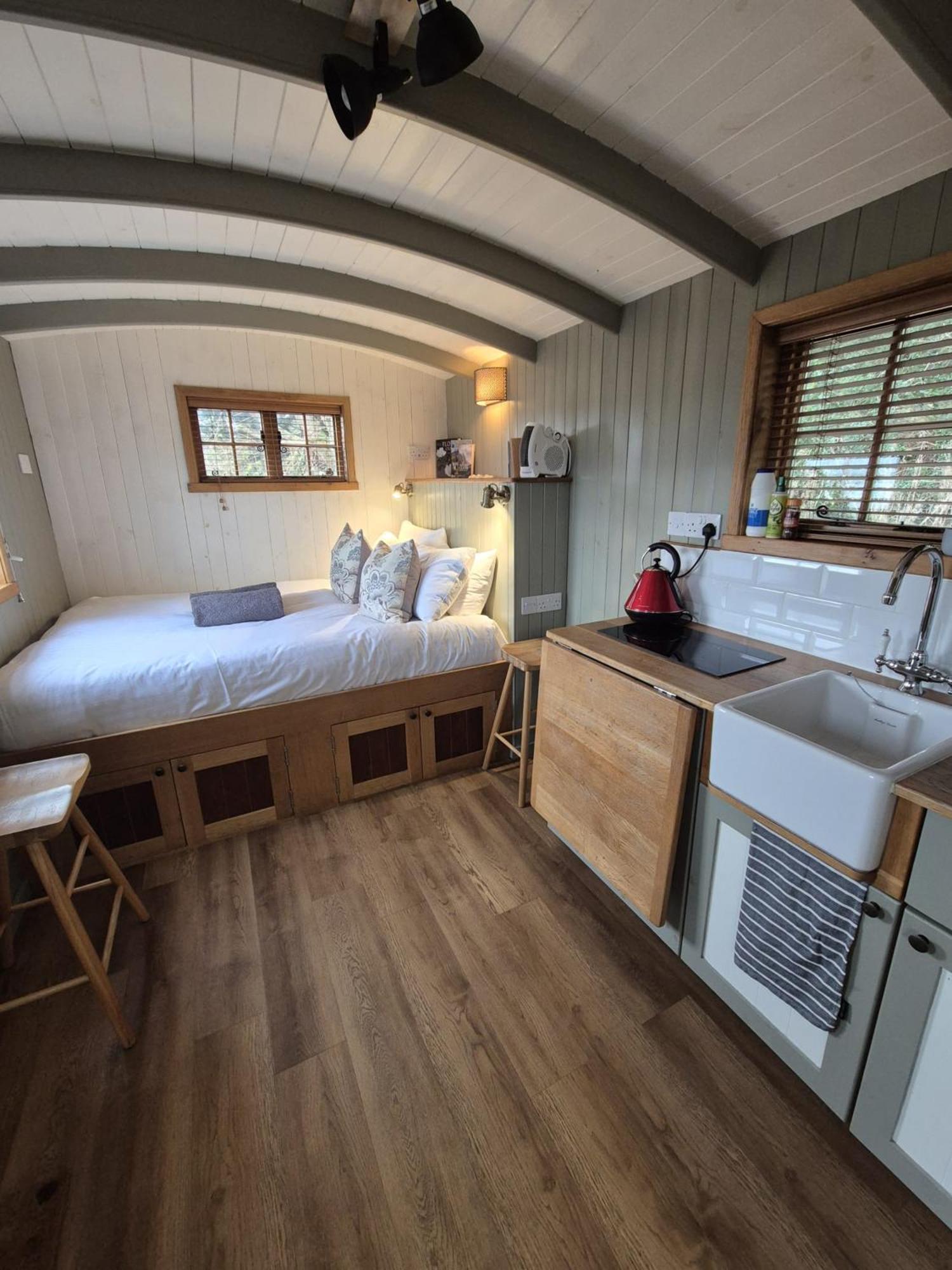 Corry Lodge Estate - Sheperds Huts Or Container Stays With Sea View Broadford (Isle of Skye) Exterior photo